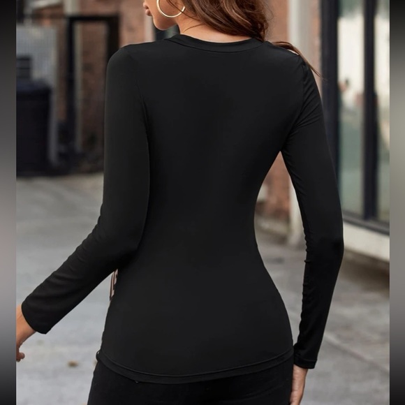 Luxe geo print cold shoulder blouse - Picture 4 of 10